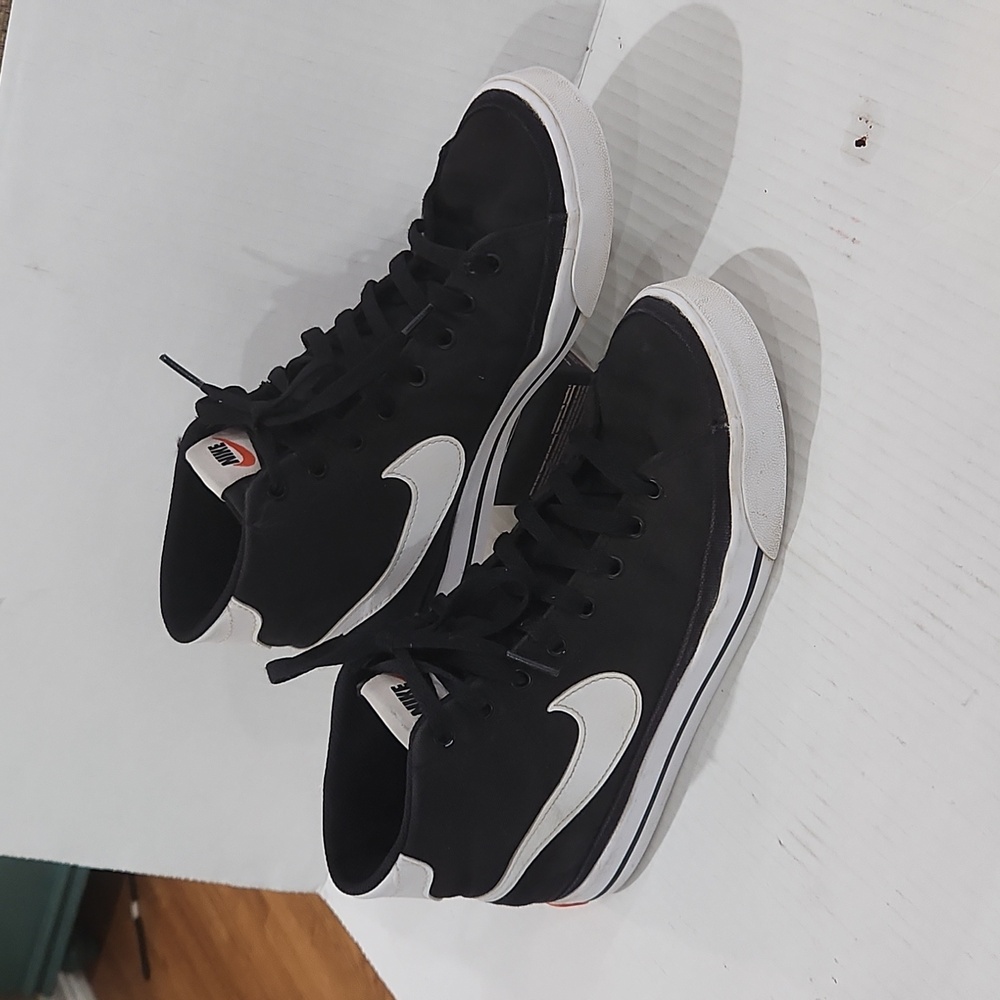 Nike Court Legacy Mid Women's Black and White High-Tops Size 9 - Picture 2 of 10